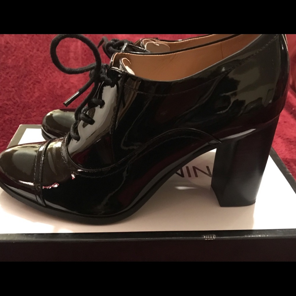 Nine West Black patent leather heels, size 9.5 med